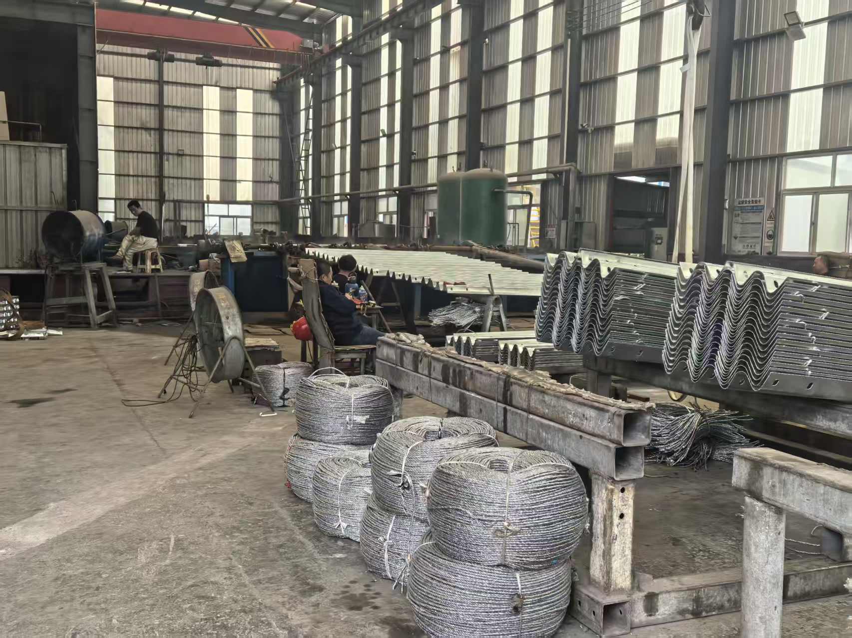 贵港市喷塑波形护栏三波波形护栏 - 一站式服务